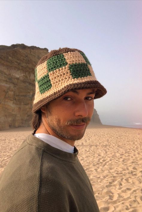 Crochet Mens Accessories, Knitting Hat For Man, Knitted Hat Men, Crochet Hats Men, Men Crochet Bucket Hat, Beanie Crochet Ideas, Crochet Accessories For Men, Bucket Hat Crochet Men, Mens Crochet Bucket Hat