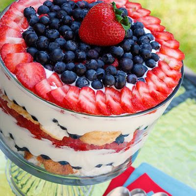 This scrumptious Angel Lush Trifle recipe is so simple and is a real show stopper.  I love bringing this to because it looks like it took forever to make. If they only knew. ;) Patriotic Punch, Punch Bowl Cake Recipe, Blueberry Trifle, Punch Bowl Cake, Berry Trifle, Trifle Dish, Patriotic Food, Patriotic Desserts, 4th Of July Cake