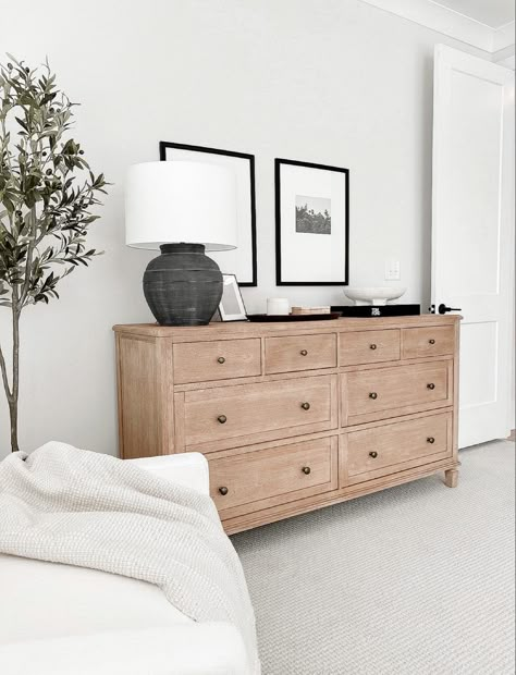 White Oak Dresser, Deco 2023, Transitional Home Decor Ideas, Pottery Barn Sausalito, Barn Bedroom, Natural Wood Dresser, Light Wood Dresser, Pottery Barn Bedrooms, Dresser Styling