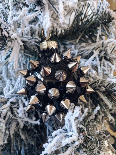 See how I create a unique black and silver spiked ornament on my You Tube Channel Spooky Christmas Tree, Christmas Goth, Black Ornaments, Black Christmas Decorations, Christmas Tree Inspo, Halloween Christmas Tree, Scary Christmas, Creepy Christmas, Dark Christmas