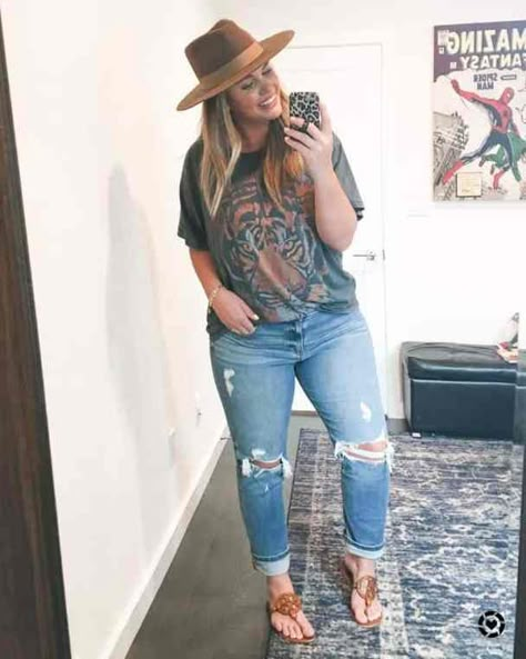 Punk Over 40 For Women, Curvy Casual Outfits Summer, Outfit Ideas With Blue Jeans, Curvey Fashion Outfits, Casual Curvy Outfits, Casual Summer Outfits Midsize, Summer Outfits Midsize, Plus Size Spring Outfits, Outfit Ideas Everyday