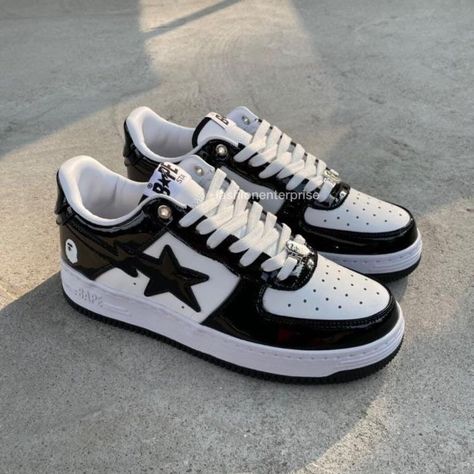 Outfits With Bape Shoes, Bapestas Shoe, Bape Star Shoes, Aesthetic Nike Shoes, Nike Shoes Aesthetic, Shoes Bape, Zapatillas All Star, Bape Star, Bapesta Shoes