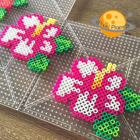 Dites-le avec des fleurs et en perles à repasser Melty Bead Designs, Perler Beads Ideas, Hamma Beads Ideas, Easy Perler Bead Patterns, Perler Creations, Pearl Beads Pattern, Skins Minecraft, Easy Perler Beads Ideas, Fuse Bead Patterns