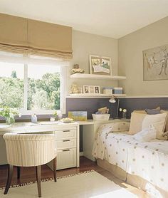 Guest room office combo ideas beside desk. #guestroomofficecomboideas Bedroom Office Combo, Guest Room Office Combo, Home Office Guest Room Combo, Guest Bedroom Home Office, Small Guest Rooms, Office Guest Bedroom, Guest Bedroom/office, Small Guest Room, Small Guest Bedroom