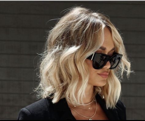 Womens Blonde Balayage, Blonde Bob 2023 Trends, Heidi Powell Hair, Blond Hair Black Eyebrows, Modern Blonde Hair Color, Neutral Blonde Balayage Short Hair, Bob Haircuts For Women Blonde, Short Shadow Root Blonde Hair, Full Blonde Hair Color Ideas