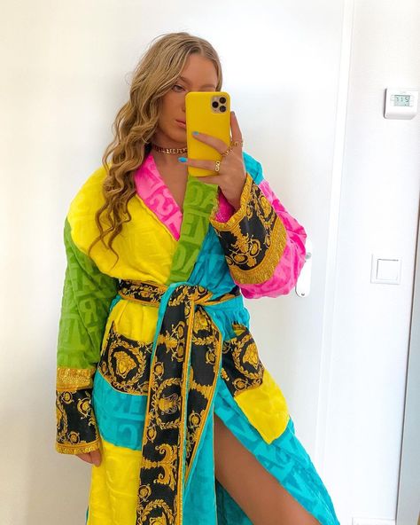 Versace Robe Women, Robe Women, Classy Work Outfits, Types Of Dresses, Stylish Fashion, Looks Vintage, Work Outfit, Color Block, Versace