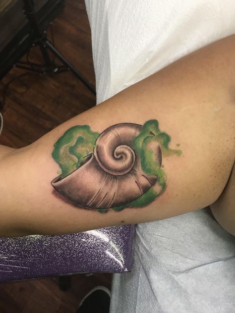 Ursula Necklace Tattoo, Ursula Shell Tattoo, Ursula Tattoo Ideas, Ursula Tattoo, Tentacle Tattoo, Ursula Necklace, Shell Tattoo, Disney Sleeve Tattoos, Disney Sleeve