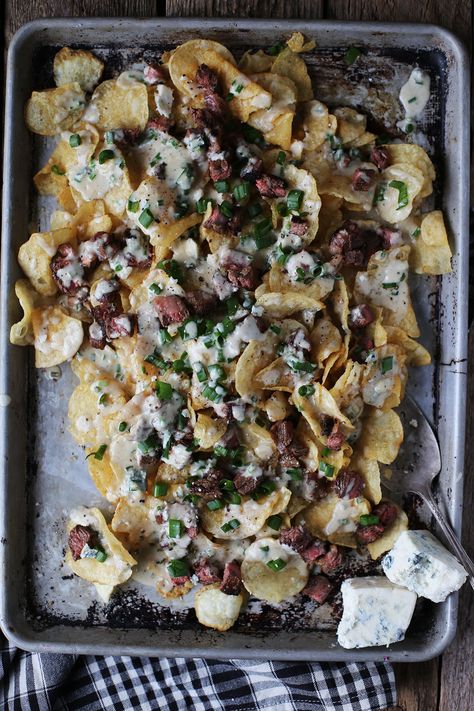 Steak and Gorgonzola Potato Chip Nachos Potato Chip Appetizers, Potato Chips Recipes, Potato Chip Nachos, Chips Recipes, Trash Bash, Potato Chip Recipes, Cooking Panda, Potato Chip, Chips Recipe