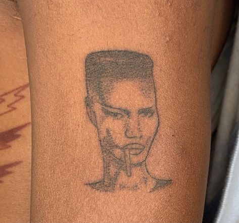 Musician Tattoo, Black People Tattoos, Indian Feather Tattoos, African Tattoo, Arm Tats, Tattoos For Black Skin, Grace Jones, Line Art Tattoos, Subtle Tattoos