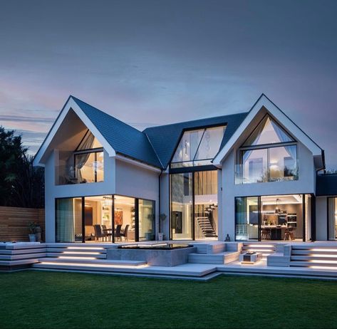 #home #luxuryhomes #luxurylifestyle #homedesign #homegoals #homeinspiration #housegoals #houseinspiration #moderndesign Modern Contemporary House, Contemporary Mansion, Modern Family Home, Home Designs Exterior, Exterior House Remodel, Self Build Houses, Riverside House, Contemporary House Exterior, Contemporary Patio