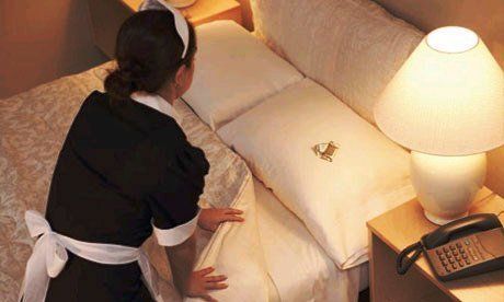 Turndown Service: Ultimate Guide Hospitality School, Sharing Bed, Dnd Room, Cruise Rooms, Room Attendant, Management Training, Drapes And Blinds, Life Hacks Websites, Hotel Industry