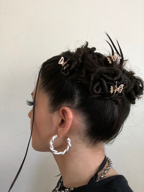 2000s Hair Inspiration, 90s Hairstyles Twisties, 2000s Zig Zag Hair, Updo With Butterfly Clips, 90s Twisted Spike Hairstyle, Butterfly Clips Hairstyles Updo, Y2k Twist Hairstyles, Grunge Prom Hairstyles, 99s Hairstyles