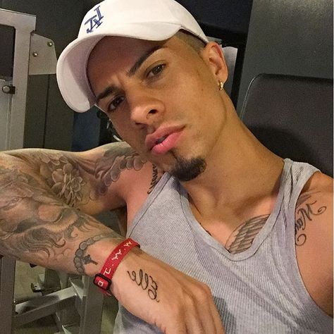 Austin McBroom (@austinmcbroom) • Instagram photos and videos Austin Mcbroom 2014, Austin Mcbroom Funny, Austin Mcbroom, Spam Pfp, Catherine Paiz, Ace Family, Fall In Luv, Sigma Male, Male Celebrities