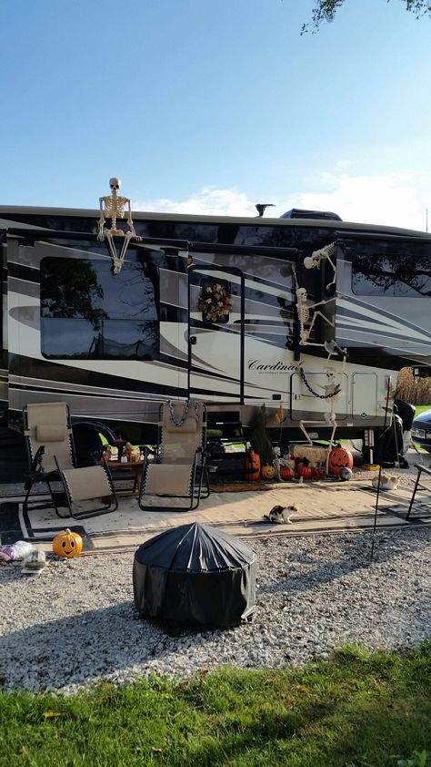 Halloween Decorations Camper, Decorate Camper For Halloween, Halloween Decorations For Camper, Trailer Halloween Decorations, Decorate Camper, Halloween Camper Decorating Ideas, Camper Halloween Decorating Ideas, Rv Halloween Decorating Ideas, Halloween Campsite Decorating Ideas