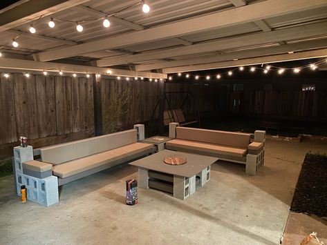 Cinder Block Table Outdoor Diy, Cinder Block Sectional, Cinder Block Coffee Table, Cinder Block Table, Brick Seating, Diy Patio Sectional, Sectional And Coffee Table, Diy Outdoor Sectional, Backyard Diys