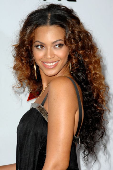 40 Beyonce Hairstyles - Beyonce's Real Hair, Long Hair and Short Hair Pictures Beyonce Real Hair, Beyonce Hair, Queen Bey, Curly Girl Hairstyles, Natural Hair Tips, Hair Images, Favorite Hairstyles, Hair Pictures, Love Hair