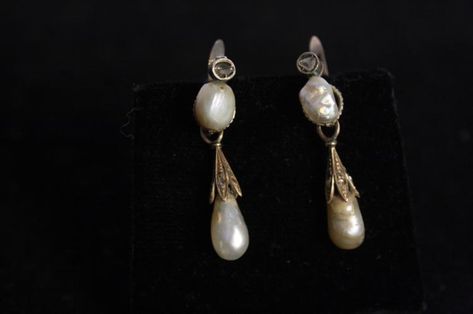 Check out this item available now on AuctionZip!  Georgian Era Gold Baroque Pearl Diamond Earrings  December 6, 2015 10:00 AM EST Georgian Era Jewelry, Georgian Earrings, Regency Clothing, Pearl Diamond Earrings, Georgian Jewelry, Gold Baroque, Georgian Era, Baroque Pearl Earrings, Pearl And Diamond Earrings