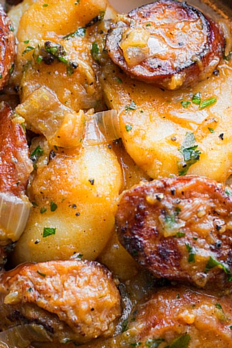 Red Potatoe, Potato Goulash, Smoked Sausage Recipes, Goulash Recipe, Red Potato, Eastern European Recipes, Hungarian Cuisine, Goulash Recipes, Spicy Sausage