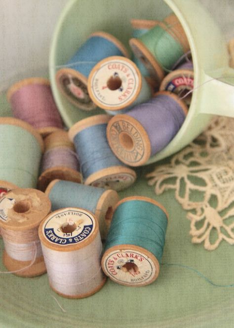 Spools Of Thread, Vintage Sewing Notions, Wooden Spools, Sewing Baskets, Thread Spools, Sewing Items, Sewing Projects For Beginners, Sewing For Beginners, Pretty Pastel