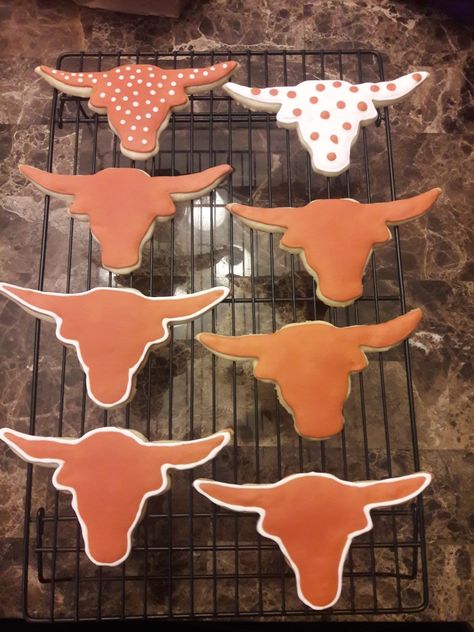 Longhorn Cookies Decorated, Longhorn Party Ideas, Longhorn Cookies, Longhorn Party, Texas Party, Football Treats, Cupcake Business, Football Cookies, Ut Longhorns