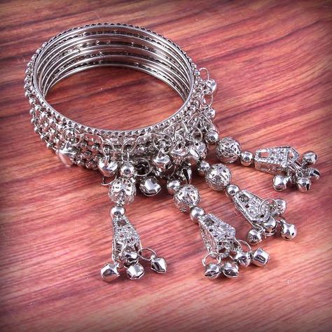 Indian Wedding Bangles, Wedding Bangles, Indian Jewelry Sets, Alloy Earrings, Bangles Style, Women Best, Bangle Bracelets With Charms, Stylish Earring, Silver Jewelry Handmade