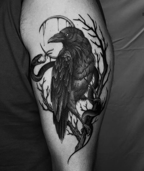 Black Crow Tattoos, Rabe Tattoo, Crow Tattoo Design, Catrina Tattoo, Wicked Tattoos, Crow Tattoo, Raven Tattoo, Geniale Tattoos, Gothic Tattoo