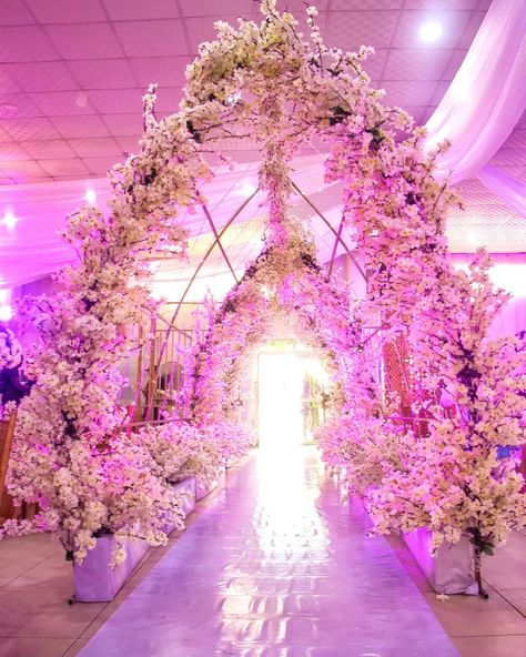 Wedding Hall Decorations In Nigeria, Wedding Decorations Nigeria, Igbo Bride Traditional Weddings, Ghanian Wedding, Most Beautiful Wedding Venues, Wedding Venue Ideas, Pale Blue Wedding, Wedding Reception Hall, Igbo Bride