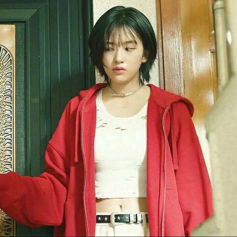 #ive #yujin #cute lq icons ive mine either way comeback short hair red jacket Kpop Short Hair, Short Red Hair, Boyfriend Outfit, Ive Yujin, Hair Inspiration Short, Girl Short Hair, Short Hair Haircuts, My Chemical, Dream Hair