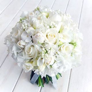 Just white Frilly Tulips, Bridal Bouquet Styles, Philippa Craddock, German Wedding, White Flower Arrangements, Bouquet Inspiration, Lilac Wedding, White Bridal Bouquet, Mid Summer