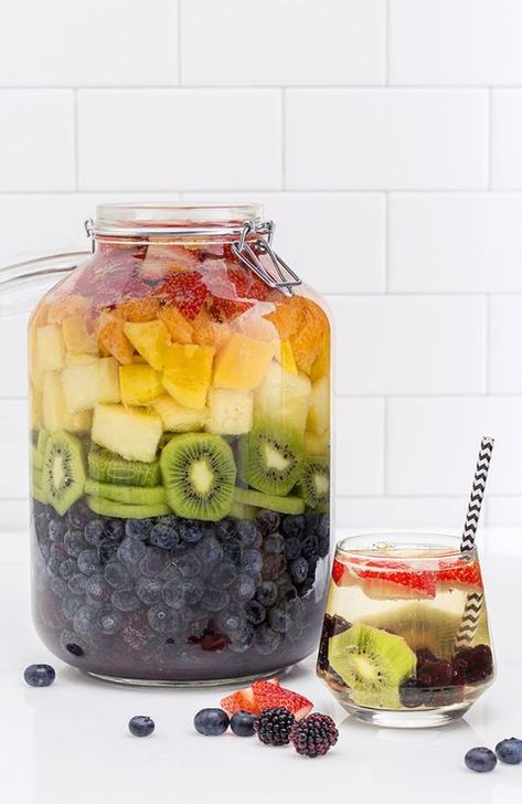 Homemade Sangria, Watermelon Sangria, Batch Cocktail Recipe, Easy Sangria Recipes, Vodka Lime, Delicious Dips Recipes, Cocktail Party Food, Batch Cocktails, Rainbow Food