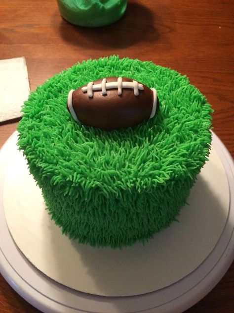 Smash Cake Football, Football Theme Smash Cake, Football Smash Cake 1st Birthdays, Football Smash Cake, Football Cake Ideas, American Football Cake, Warriors Cake, Football Party Cake, Grass Cake