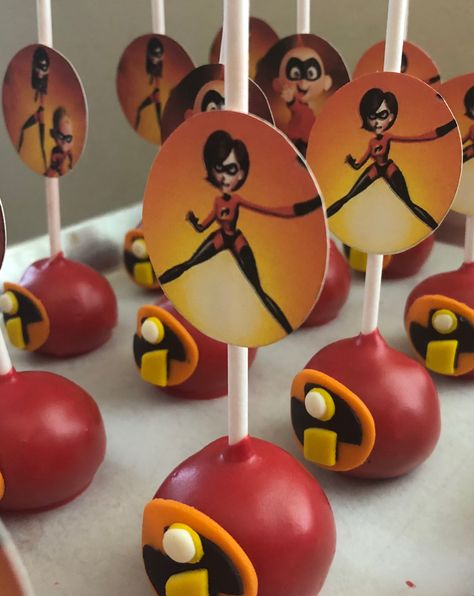 The incredibles cake pops The Incredibles Cookies, Incredible One Birthday, The Incredibles Party Ideas, The Incredibles Birthday Party, The Incredibles Cake, Incredibles Cake, Incredibles Party, Elena Birthday Party, Incredibles Birthday Party