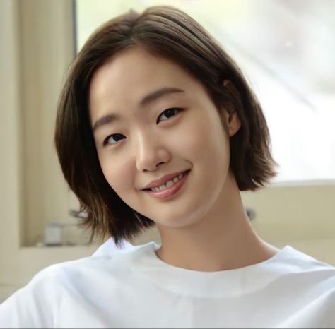 Kim Go Eun Short Hair, Ji Eun Tak, Shot Hair, Kim Go Eun, Shot Hair Styles, Short Bob Haircuts, Bob Haircut, Shoulder Length Hair, Korean Actress