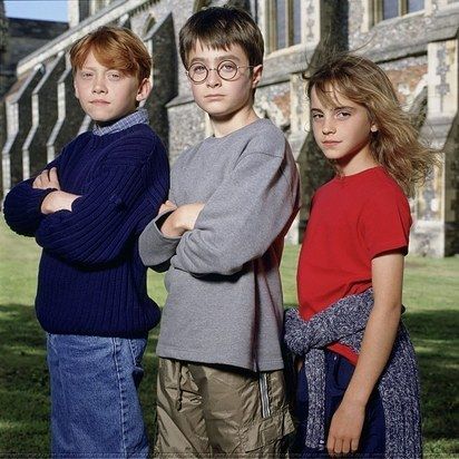 When he posed for this awkwardly cute Harry Potter photo shoot back in 2000. | 26 Times Daniel Radcliffe Proved He's The Most Magical Muggle Of Them All Blaise Harry Potter, Meme Harry Potter, Alex Watson, Dumbledore's Army, Anniversaire Harry Potter, Buku Harry Potter, Images Harry Potter, Rupert Grint, Ron And Hermione