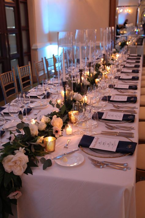 Formal Dinner Party Table Decor, Classy Table Decor, White And Gold Wedding Themes, Banquet Centerpieces, Black And White Wedding Theme, Banquet Ideas, Indoor Wedding Receptions, Wedding Table Designs, Dinner Party Decorations