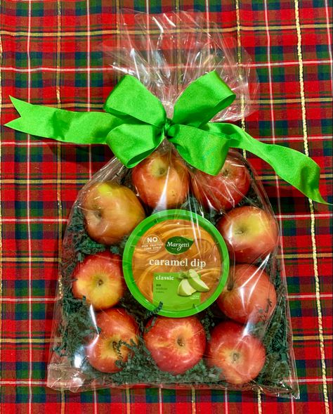 Caramel Apple Gift Basket, Apples And Caramel Dip, Apples And Caramel, Caramel Apple Gifts, Thanksgiving Fruit, Apple Wreath, Seed Recipes, Pumpkin Seed Recipes, Fruit Basket Gift