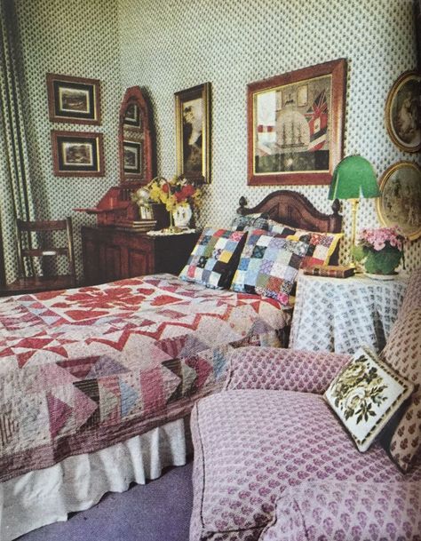 From the Archives: Laura Ashley's 1976 Print-Crazy Home  - HouseBeautiful.com Laura Ashley Living Room, Laura Ashley Bedroom, Crazy Home, Laura Ashley Home, Trendy Interiors, English Country Decor, Vintage Decoration, Bedroom Vintage, Linnet