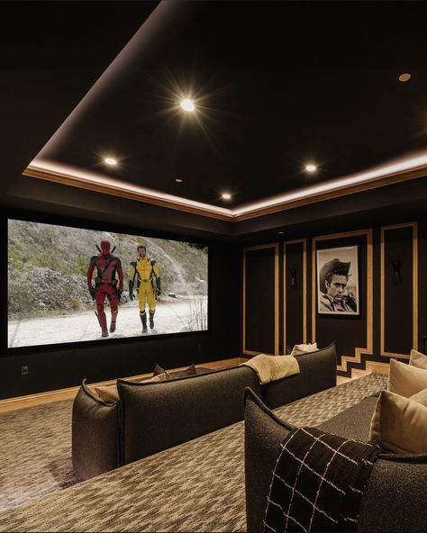 Movie Room House, Home Theatre Aesthetic, Basement Ideas Theater, Home Theater Popcorn Station, Theater Room Lighting Ideas, Home Cinema Ideas Movie Nights, Home Theater Wall Design, Basement Movie Theatre, Movie Theater In House