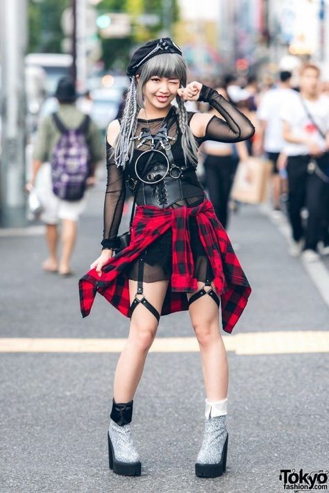 FabFashion in Tokyo Street Fashion Girls, Japanese Street Fashion Harajuku, Japan Street Fashion, Plaid Corset, Cafe Music, Kawaii Monster, Girls Corset, Harajuku Street Style, Japan Fashion Street