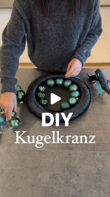 Eileen Wolff (Wohnidee24) on Instagram: "Do it yourself Kugelkranz. So schnell kann es gehen 🕰️ Besonders im Schnelldurchlauf 🤪 Ansonsten braucht man ca 1,5-2h für diesen Kranz. Materialien: Kranz aus Stroh Viele, viele Kugeln Heisskleber Schleifenband Einsatzbereiche: Liegender Kranz Wandkranz Adventskranz und sicherlich noch viel mehr. #adventskranz #dekokranz #diy #selbermachen #selfmade #interorforyou #dekorieren #wanddeko #weihnachtsdeko #weihnachtsschmuck #doityourself" Julekranse Diy, Advent Diy Decoration, Instagram Do, Advent Diy, 1 Advent, Creation Deco, December 13, Diy Cleaning Products, Christmas Treats