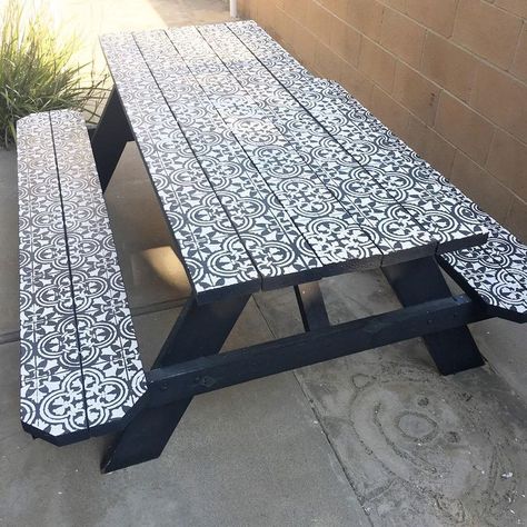 An old picnic table gets a stylish makeover using the Augusta Tile Stencil | Project via @fauxfarmfixer #furniture #diy #homedecor #design #artsandcrafts Simple Garden Furniture Ideas, Painted Picnic Tables, Picnic Table Makeover, Bungalow Porch, Garden Diy Furniture, Tile Stencils, Diy Summer Crafts, Tile Stencil, Picnic Tables