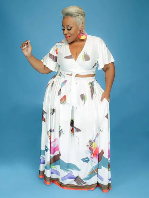 Introducing our Plus Size Bandage Top Maxi Skirt Set! This sexy set is perfect for a night out dancing or having drinks with friends. The floor-length skirt paired with the bandage style crop top is both stylish and flattering. And the best part? This set is available in plus sizes! So whether you're a size 16 or 26, you can rock this look with confidence. So don't wait any longer, grab this set before it's gone! Measurement Guide SIZE (INCHES) BUST* WAIST* HIPS* SLEEVES LENGTH* TOP LENGTH* SKIR Long Skirt Pattern, Maxi Skirt Crop Top, Maxi Skirts Summer, Elegant Style Women, Plus Size Clothing Online, Stylish Skirts, Holiday Set, Trendy Plus Size Clothing, Plus Size Kleidung