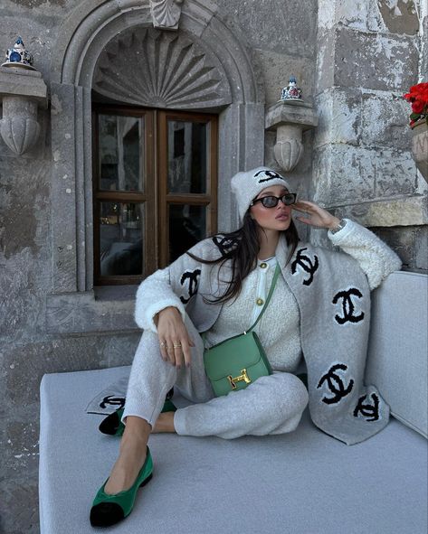 Chanel outfit Hermes Bag Outfit, Cleangirl Outfit, Vinter Mode Outfits, Tehran Street, Tehran Street Style, Beige Outfits, Pretty Winter Outfits, Chanel Scarf, Knitted Jumper Dress