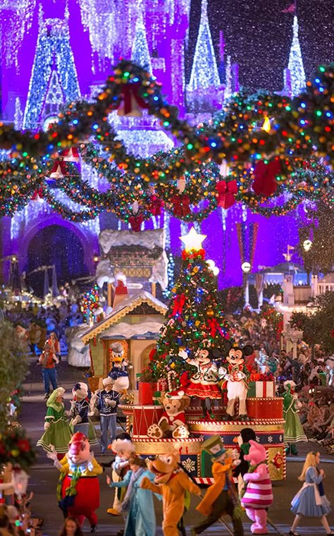 Mickey’s Very Merry Christmas Party at Magic Kingdom Park starts tomorrow! Wdw Christmas, Magical Castle, Cinderella's Castle, Disney Cute, Disney World Christmas, Very Merry Christmas Party, Disney Things, Disney Vintage, Merry Christmas Images