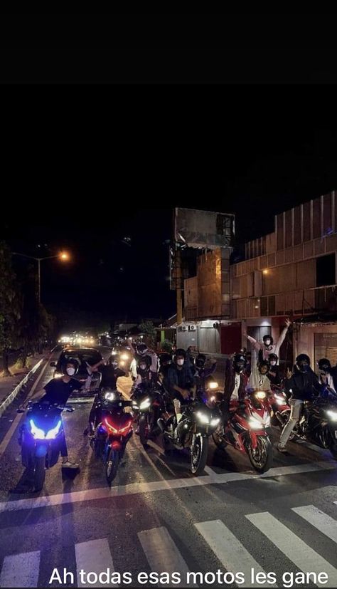 Markas Geng Motor, Night Ride Motorcycle, Biker Friends, Motor Balap, Hot Biker Guys, Motorcycle Gang, Night Ride, Motorcycle Aesthetic, Cute Guy Pics