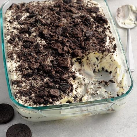 Dirt Pudding Cake Recipe, Dirt Pudding Trifle, Oreo Dirt Recipe, Chocolate Dirt Pudding, Oreo Layered Pudding Dessert, Dessert Recipes With Pudding, Summer Party Desserts For A Crowd, Dirt Pudding Recipe Easy, Dirt Cake Recipe Easy