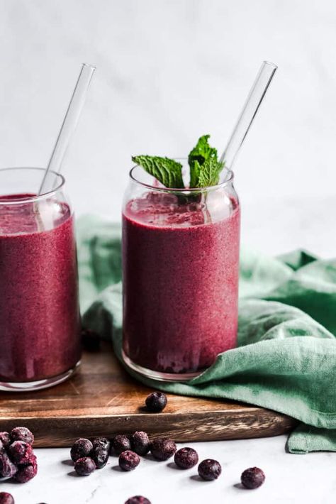 Banana Celery Blueberry Detox Smoothie (Whole30/Paleo/Vegan) Vegan Low Fodmap Recipes, Apple Cider Vinegar Shot, Apple Cider Vinegar Shots, Celery Smoothie, Coconut Milk Uses, Fodmap Foods, Lemon Juice Benefits, Smoothie Juice, Detox Smoothies