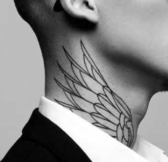 Wing Neck Tattoo, Alas Tattoo, Tattoo Sonne, Best Neck Tattoos, Side Neck Tattoo, Tattoo Neck, Throat Tattoo, Flower Tattoo Back, Omerta Tattoo