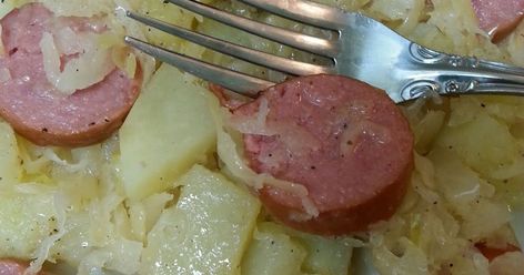 Potatoes and sauerkraut go together and add smoked sausage and you have a delicious meal. Crockpot Saurkraut, Sourkraut And Sausage, Saurkraut And Sausage, Smoked Sausage And Sauerkraut Recipe, Smoked Sausage With Potatoes, Sourkrout Recipes, Potatoes And Sauerkraut, Sourcrout Recipes, Sausage With Potatoes