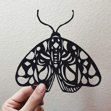 papercut art moth paper craft Moth Paper Craft, Moth Crafts, Moth Silhouette, Papercut Art, 3d Inspiration, Shape Tattoo, Vinyl Record Art, Record Art, Paper Cut Art